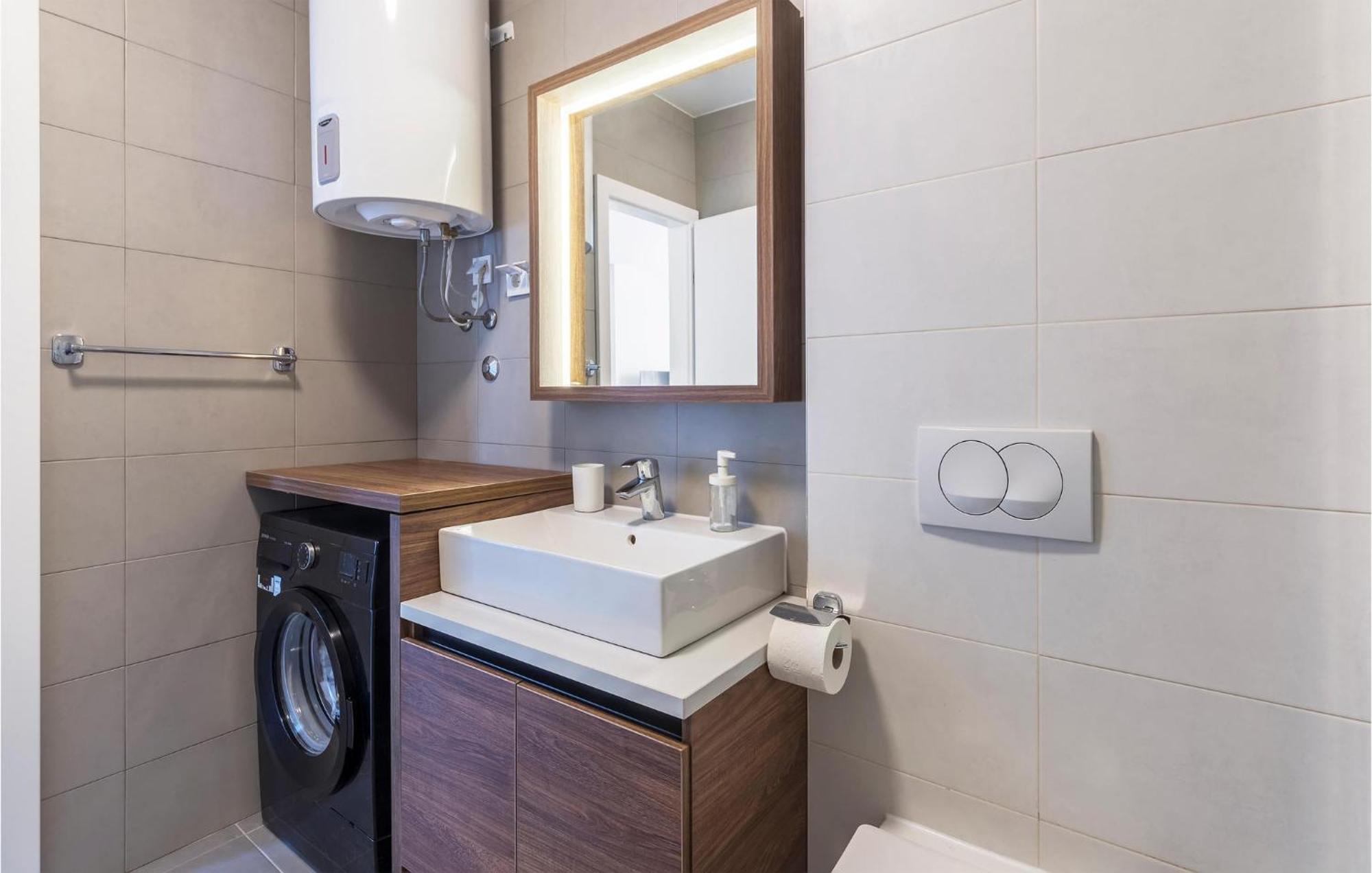 Amazing Apartment In Premantura With Kitchen Exterior foto