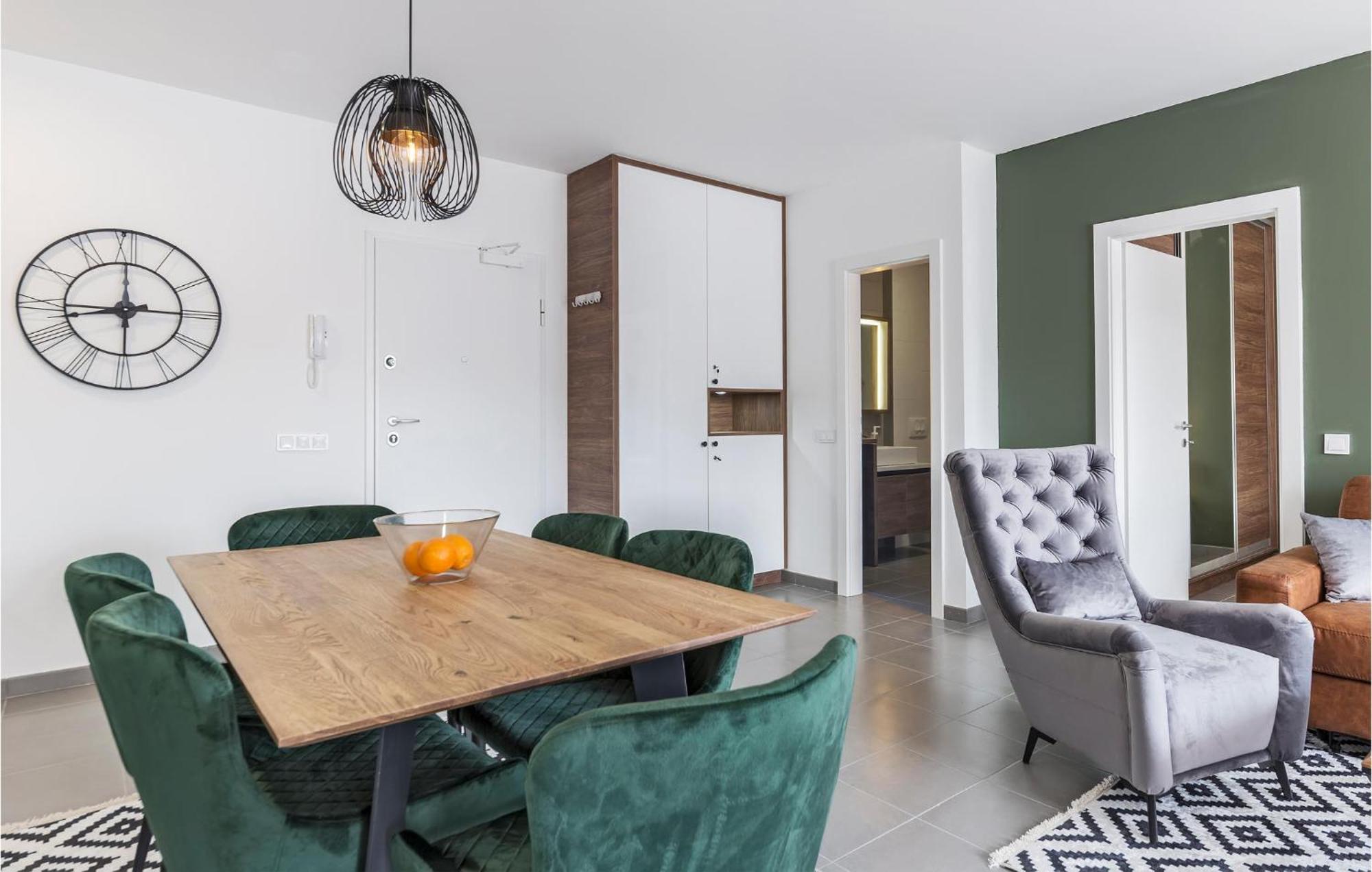 Amazing Apartment In Premantura With Kitchen Exterior foto