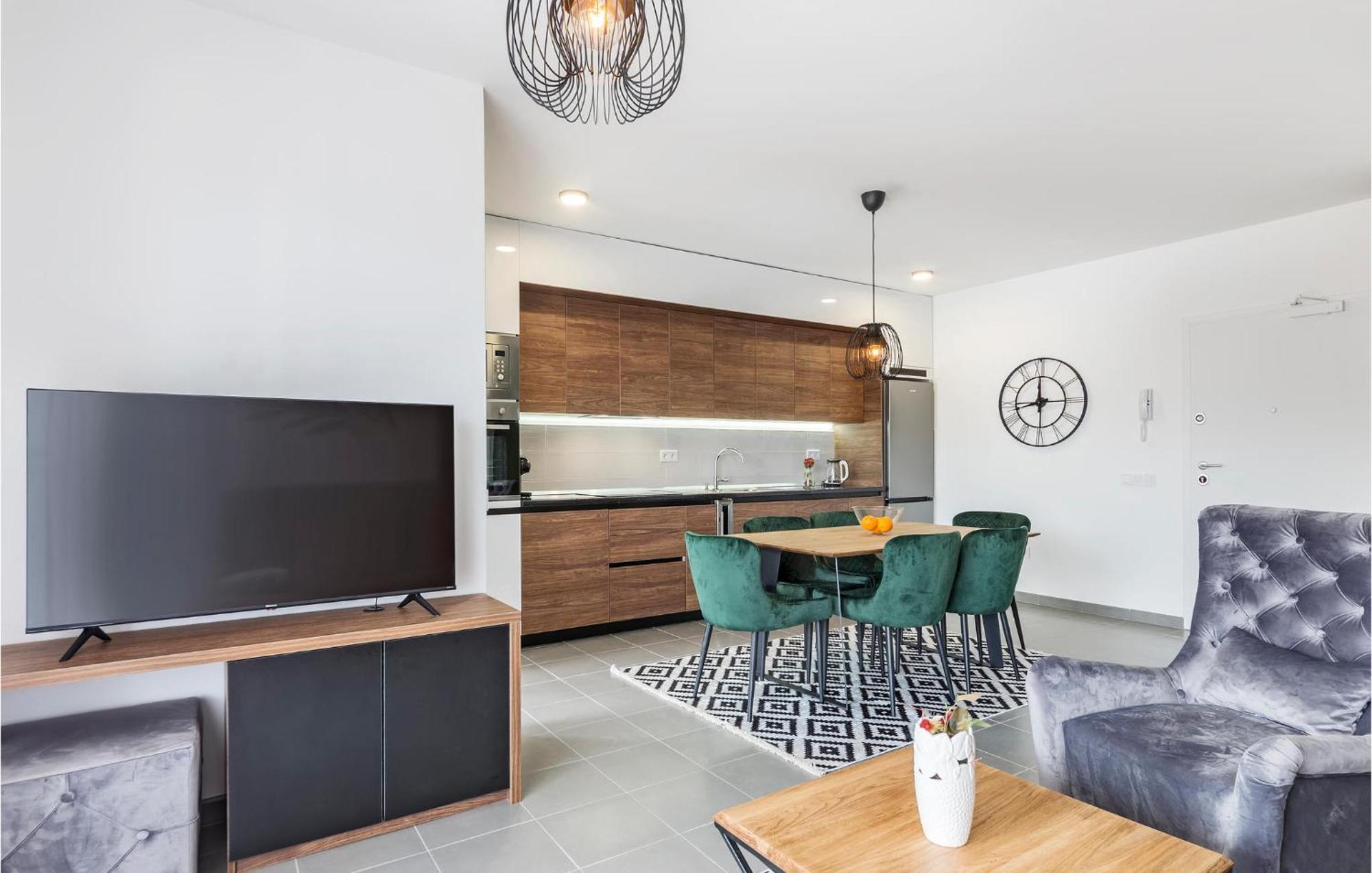 Amazing Apartment In Premantura With Kitchen Exterior foto
